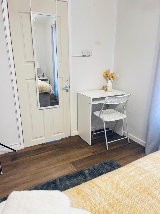 Small Doble, Shared House Filton Eksteriør billede